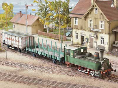 Württembergische T3 Dampflok mit zwei Wagen